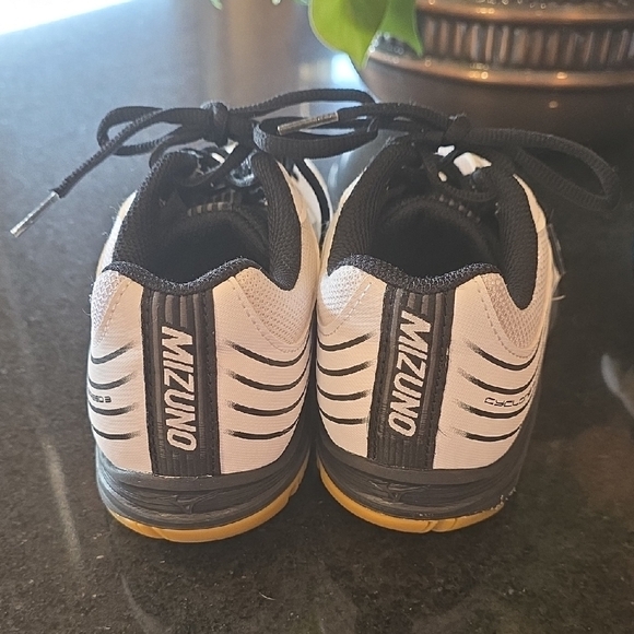 Mizuno Womens  White and Black Athletic Shoes with Tan Soles-court Shoe - Picture 4 of 6